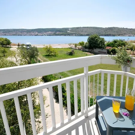 Apartmani Olive Trogir Exterior photo