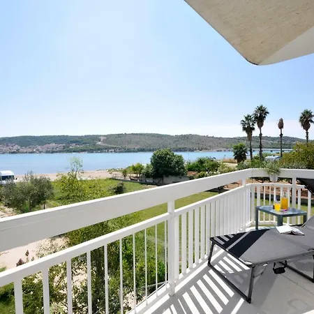 Apartmani Olive Trogir Exterior photo