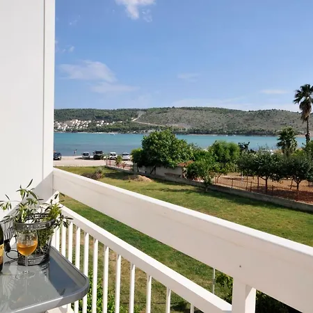 Apartmani Olive Trogir Exterior photo