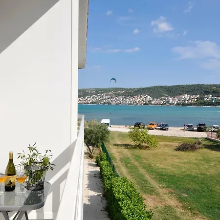 Apartmani Olive Trogir Exterior photo